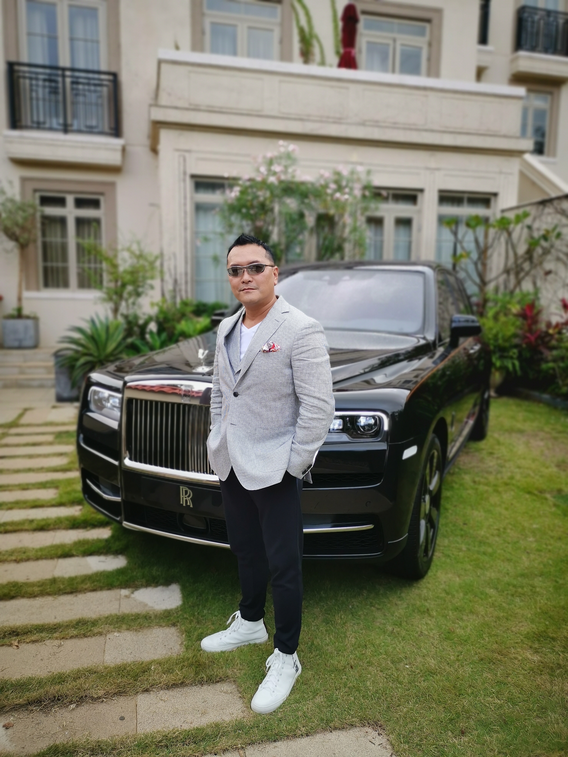 Gordon Lam posing with the Cullinan before his test drive 